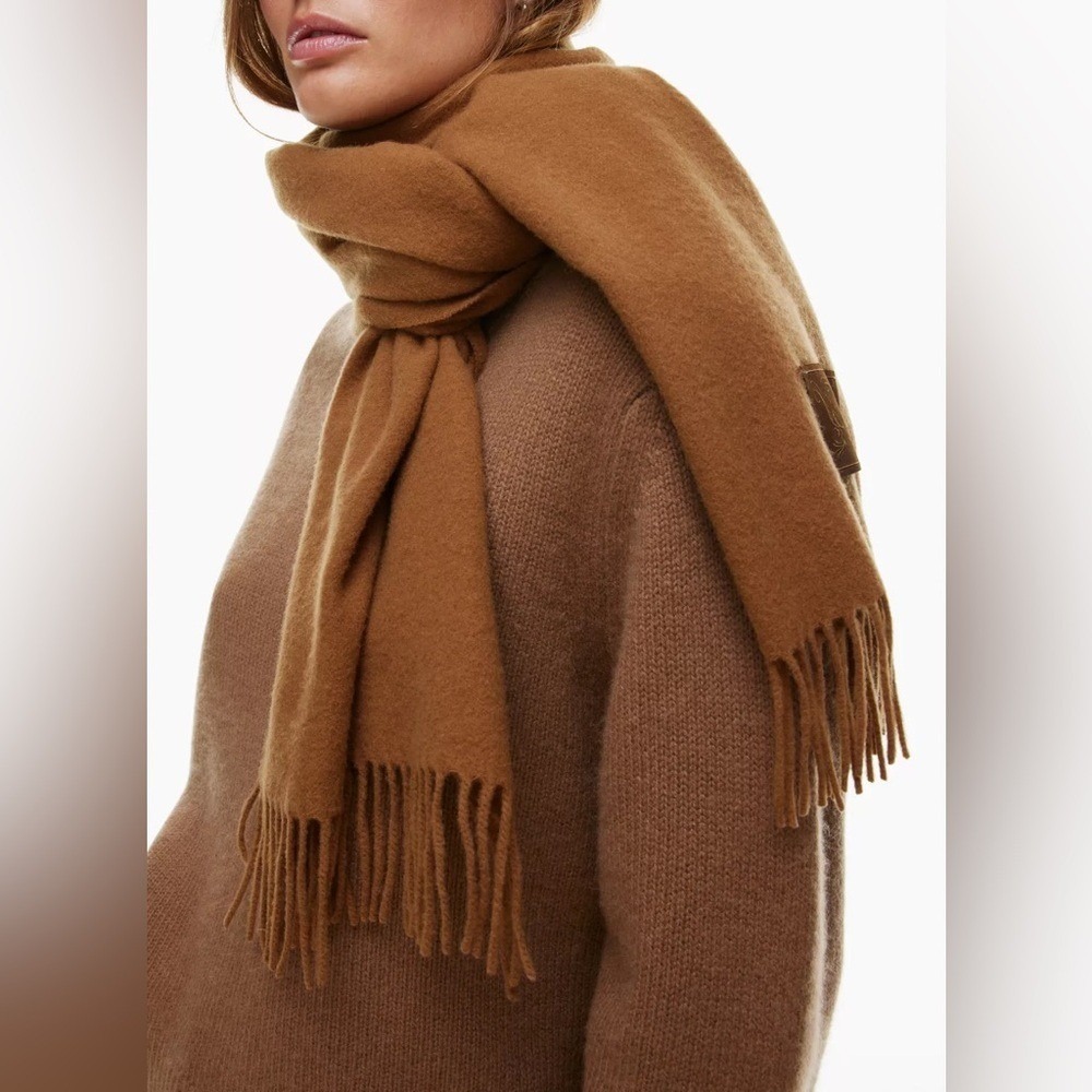 NEW NWT Aritzia Wilfred The Classic Wool Fringe Scarf Gold Camel - Picture 4 of 4